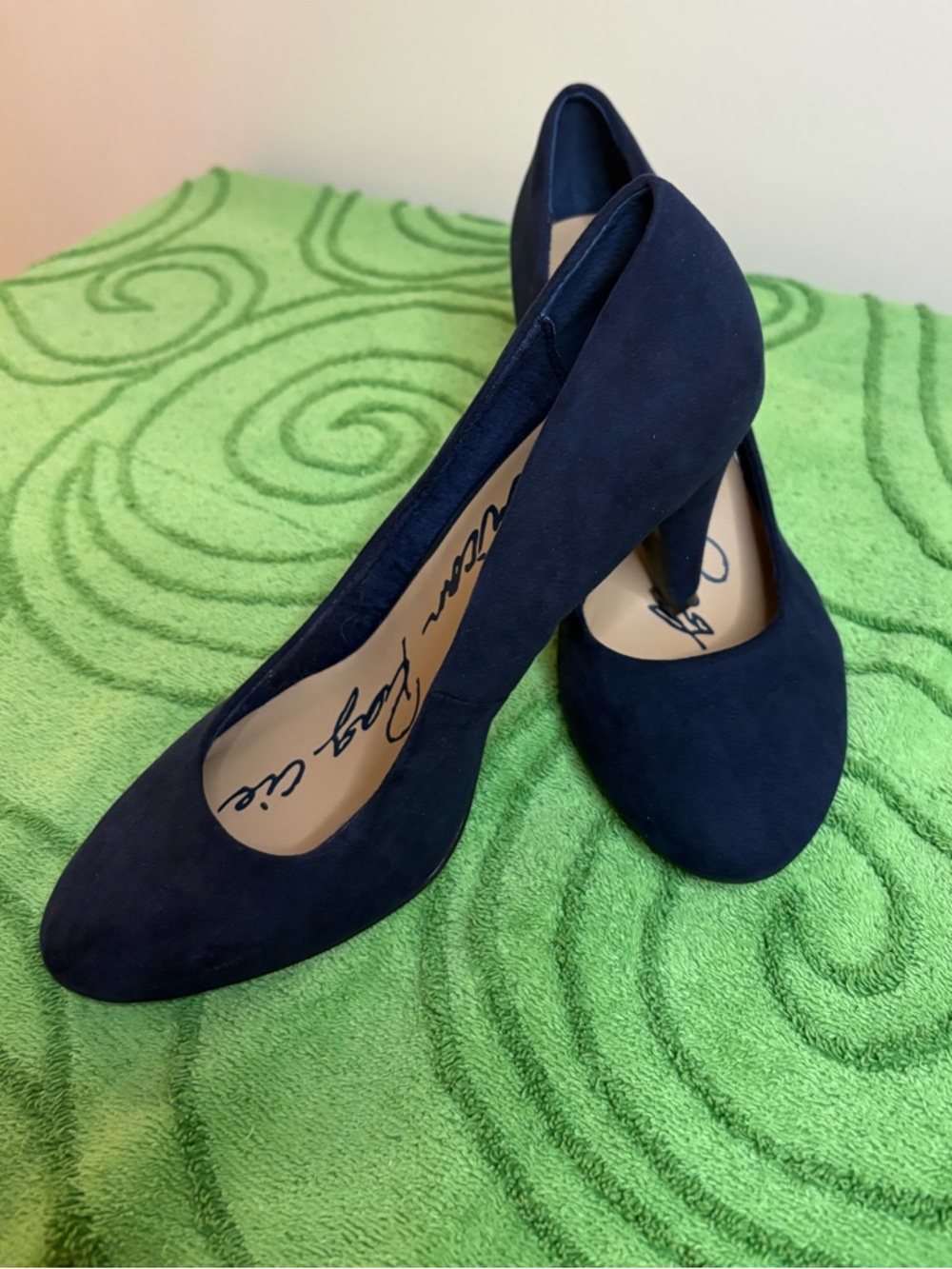 American Rag Cie faux suede navy pumps, great condition